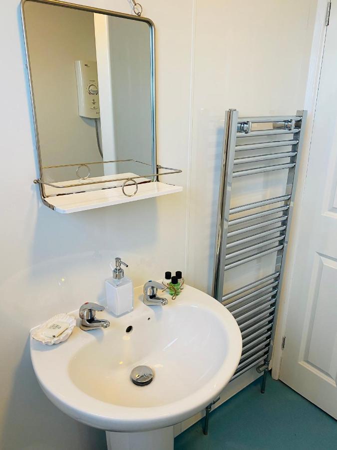 Lighthouse View, One Min From Harbour & Beach Apartment Scarborough Luaran gambar