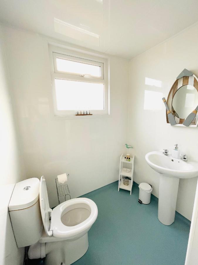 Lighthouse View, One Min From Harbour & Beach Apartment Scarborough Luaran gambar