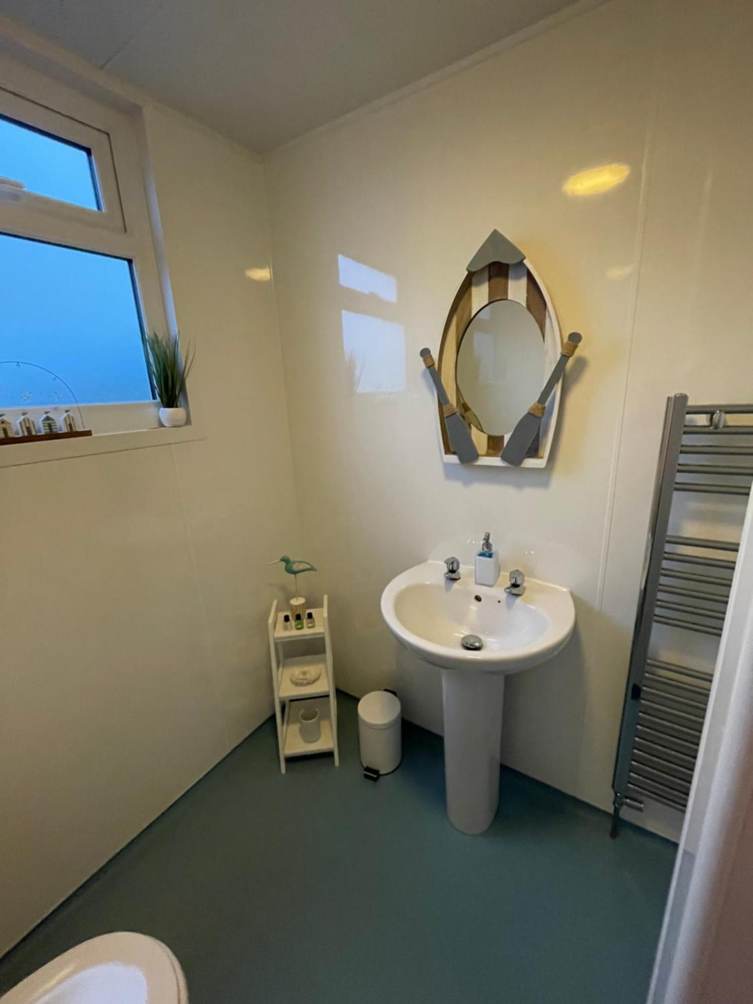 Lighthouse View, One Min From Harbour & Beach Apartment Scarborough Luaran gambar